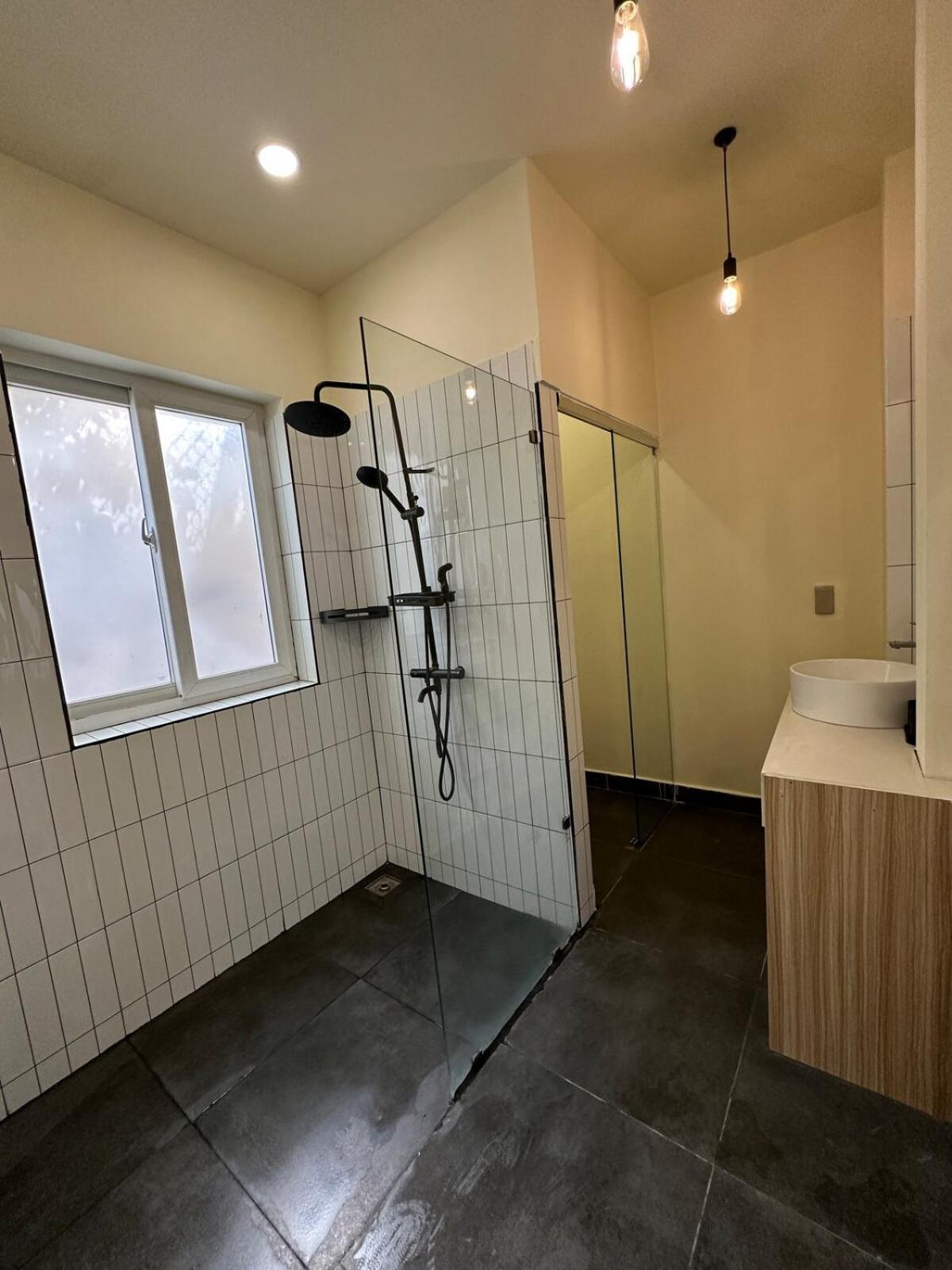 Soothing Getaway Spacious W Kitchen In D1 Apartment